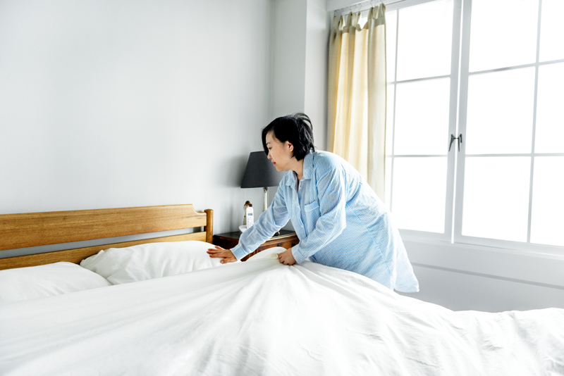 woman-making-bed